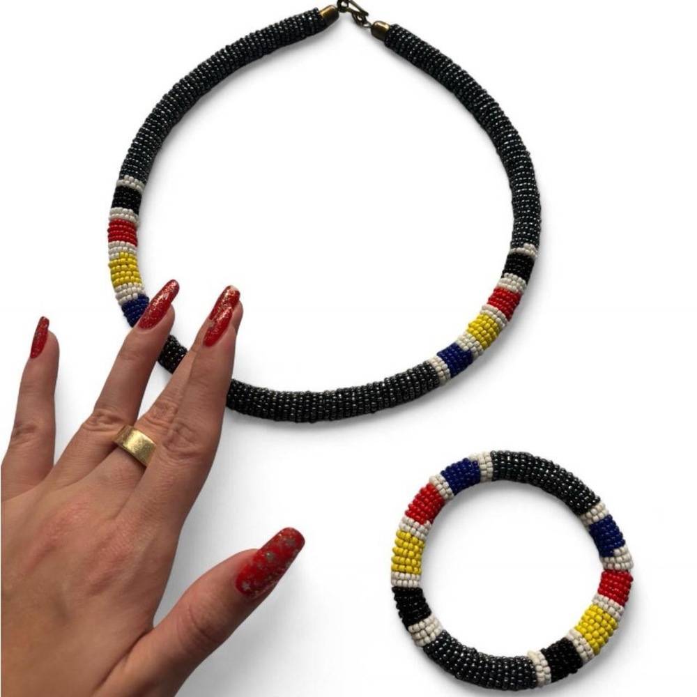 ✨STUNNING VINTAGE 1960’S AFRICAN BEADED CHOKER AND BANGLE SET RARE✨